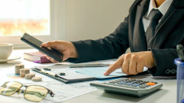Licensed Money Lenders Company in Singapore: Pros and Cons